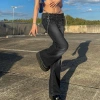 Tongqiu women's clothing ins fashion retro aged trend Hot girl low-waisted pocket jeans for women Application Scenario